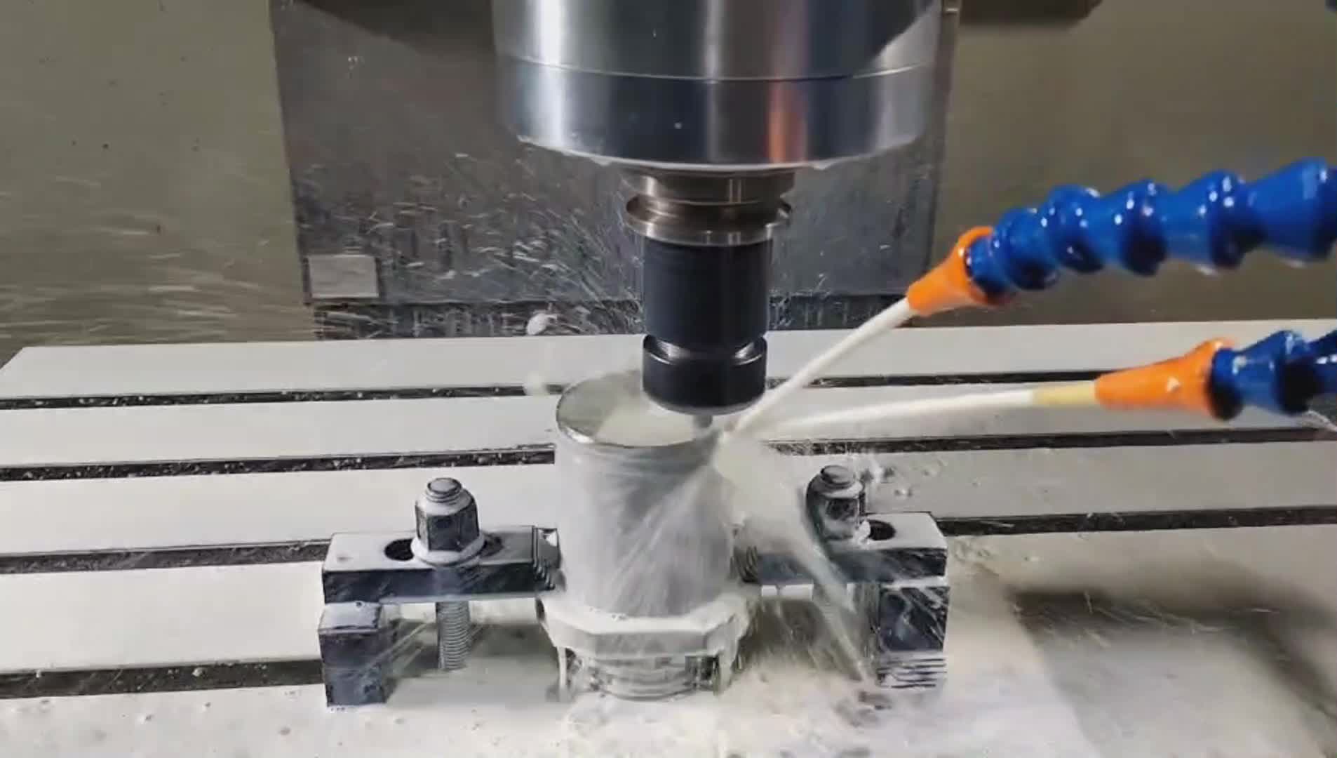 A CNC precíziós megmunkálása javítja a pontosságot