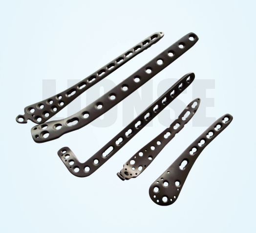 Miért részesítik előnyben a titánötvözet alkatrészeket az orvosi implantátumoknál?