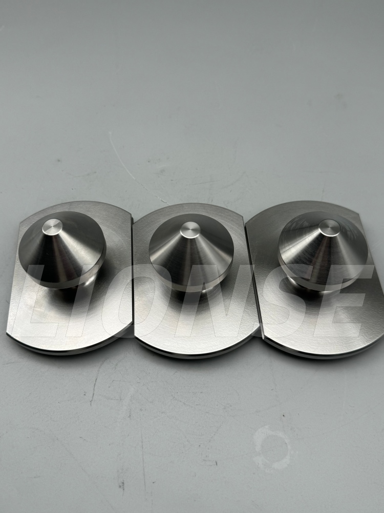 Kúpos felületű húzócsap