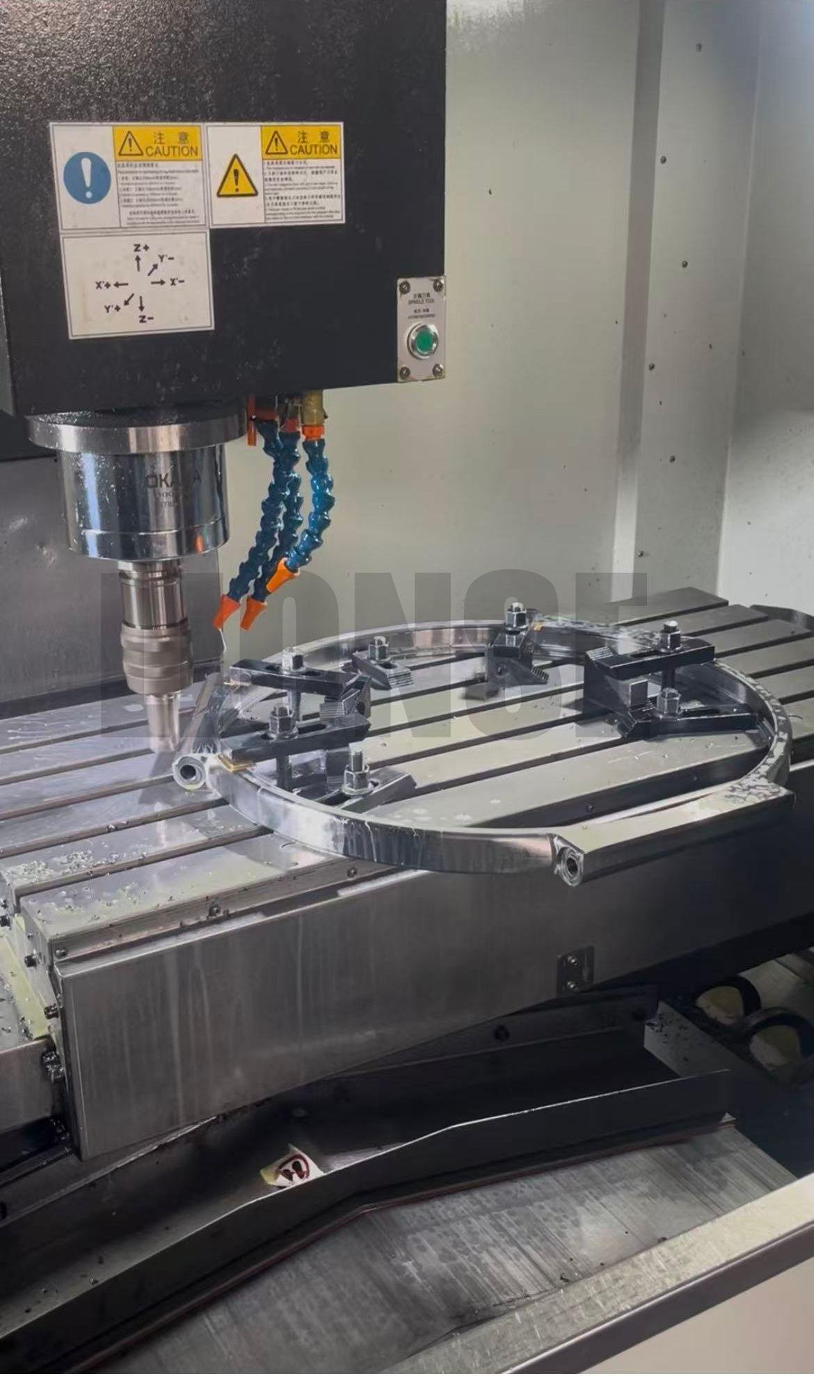 Nagy furatú, rozsdamentes acél többhornyú zárógyűrű egyedi fülek